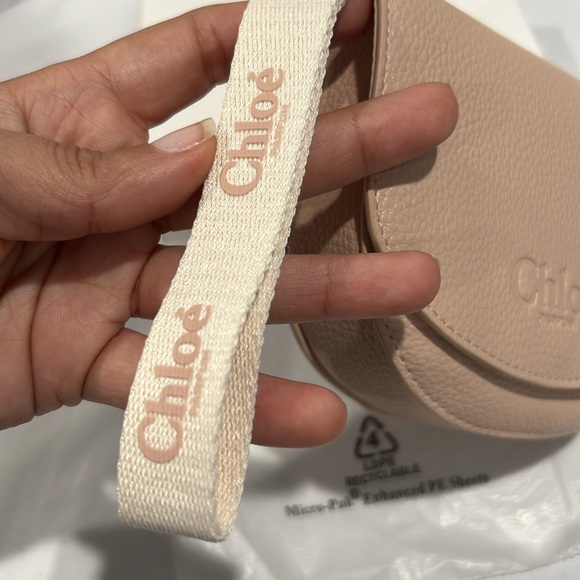 Chloe Pouch wristlet bag - Picture 3 of 8